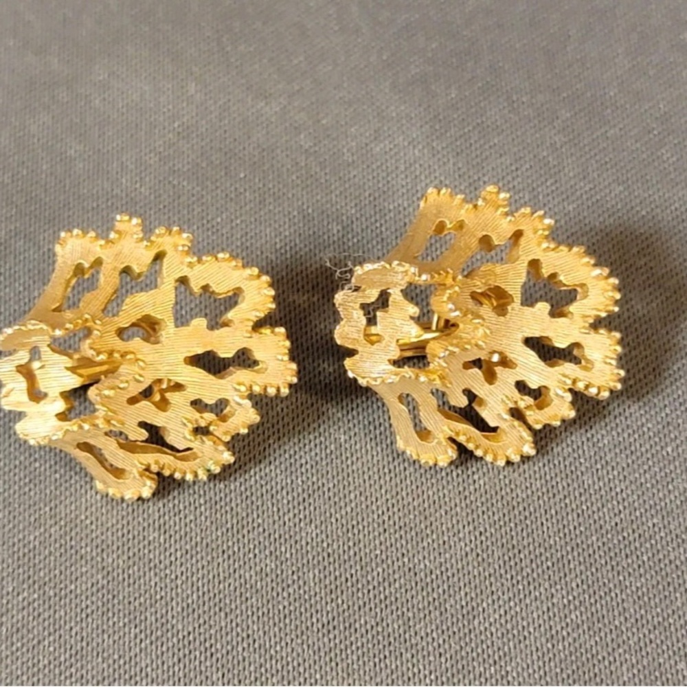 Trifari Gold toned Coral Clip Earrings - Picture 1 of 2